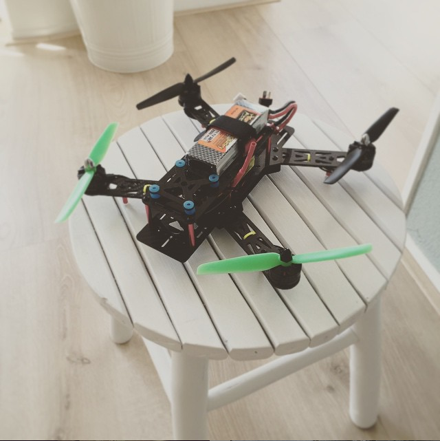 aller eerste FPV racing quadcopter 250 Nighthawk